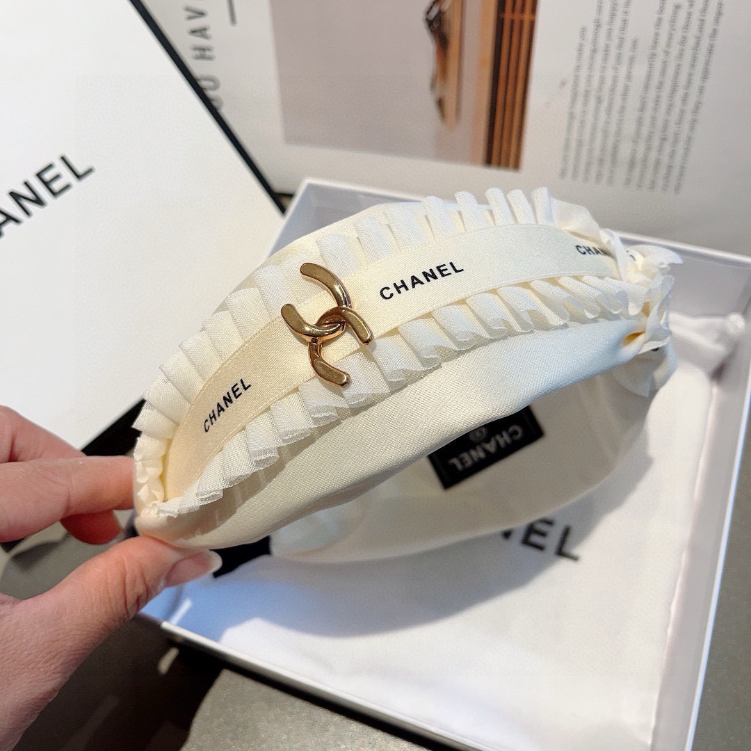 配包装
CHANEL（香奈儿）最新款小香高颅顶褶皱宽版发箍，复古头箍，网红爆款推荐 搭配高端材质，超精致