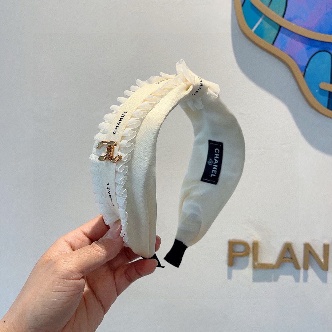 配包装
CHANEL（香奈儿）最新款小香高颅顶褶皱宽版发箍，复古头箍，网红爆款推荐 搭配高端材质，超精致