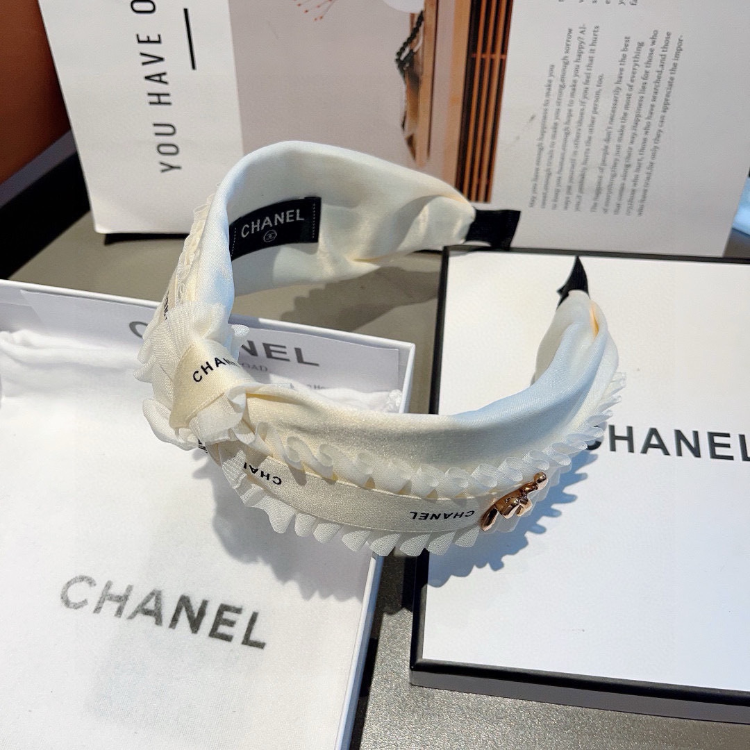 配包装
CHANEL（香奈儿）最新款小香高颅顶褶皱宽版发箍，复古头箍，网红爆款推荐 搭配高端材质，超精致