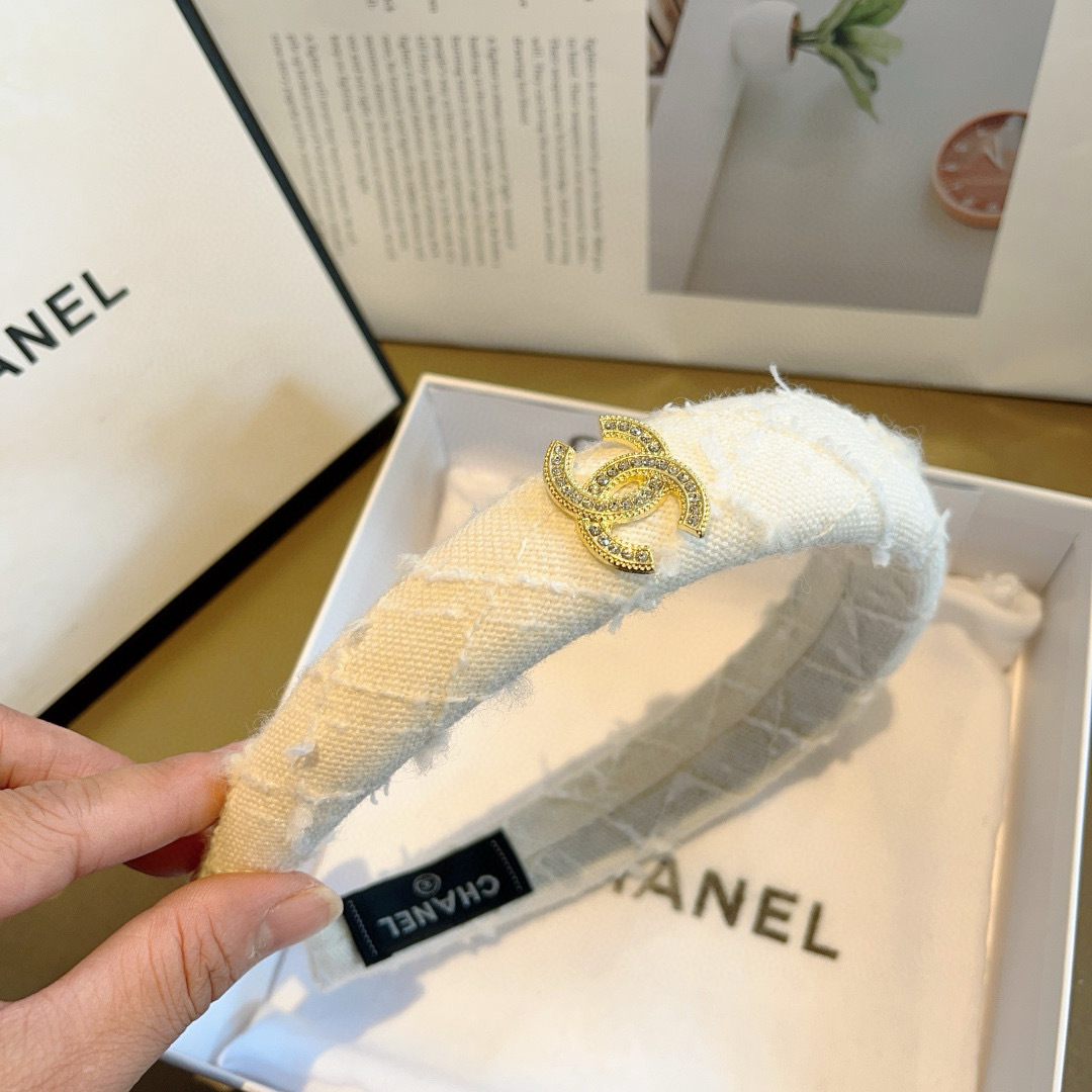 配包装
CHANEL（香奈儿）最新款小香发箍，新品巨显脸小头箍，网红爆款推荐 搭配高端双Ｃlogo ，超