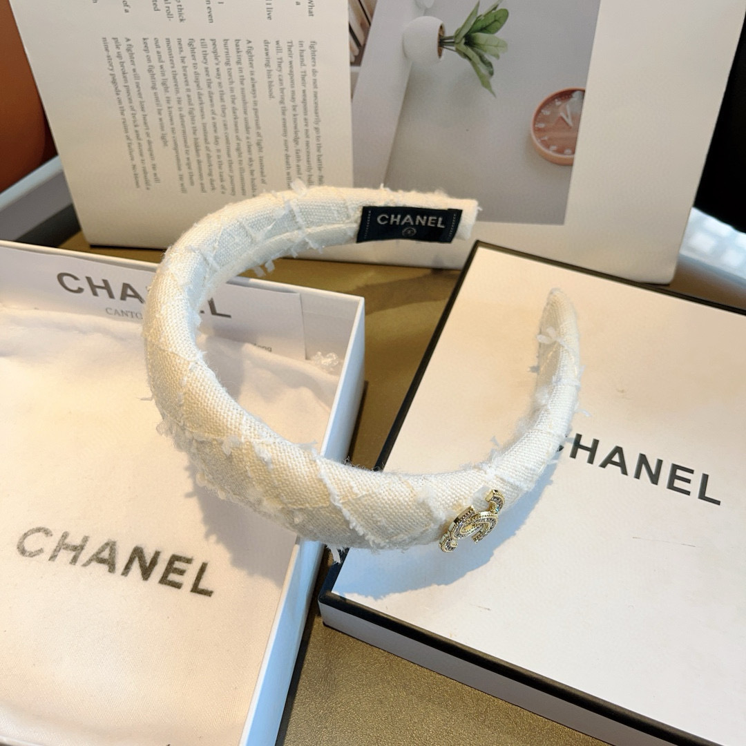 配包装
CHANEL（香奈儿）最新款小香发箍，新品巨显脸小头箍，网红爆款推荐 搭配高端双Ｃlogo ，超