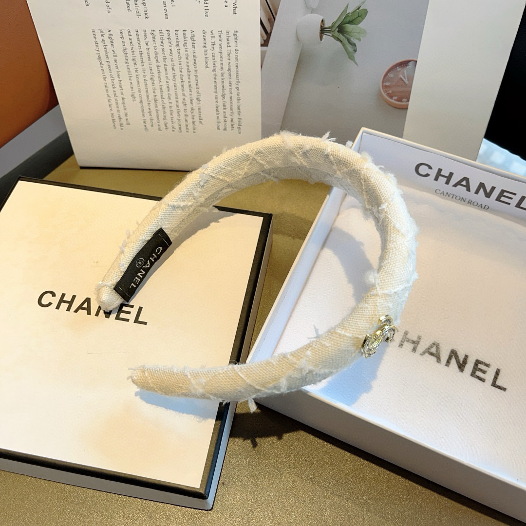 配包装
CHANEL（香奈儿）最新款小香发箍，新品巨显脸小头箍，网红爆款推荐 搭配高端双Ｃlogo ，超