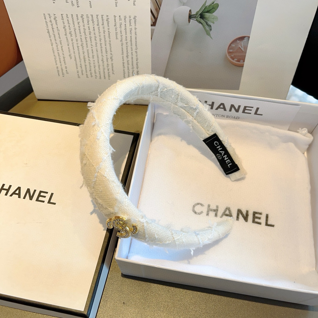 配包装
CHANEL（香奈儿）最新款小香发箍，新品巨显脸小头箍，网红爆款推荐 搭配高端双Ｃlogo ，超
