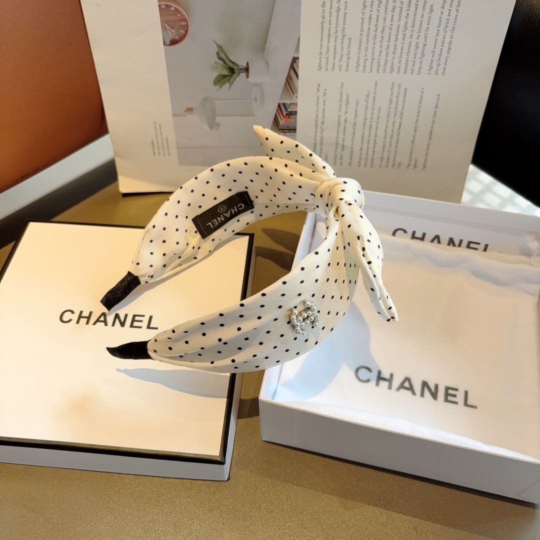 配包装
CHANEL（香奈儿）新款精美波点蝴蝶结发箍，复古网红头箍 搭配高端材质，超精致，时尚高级感百搭