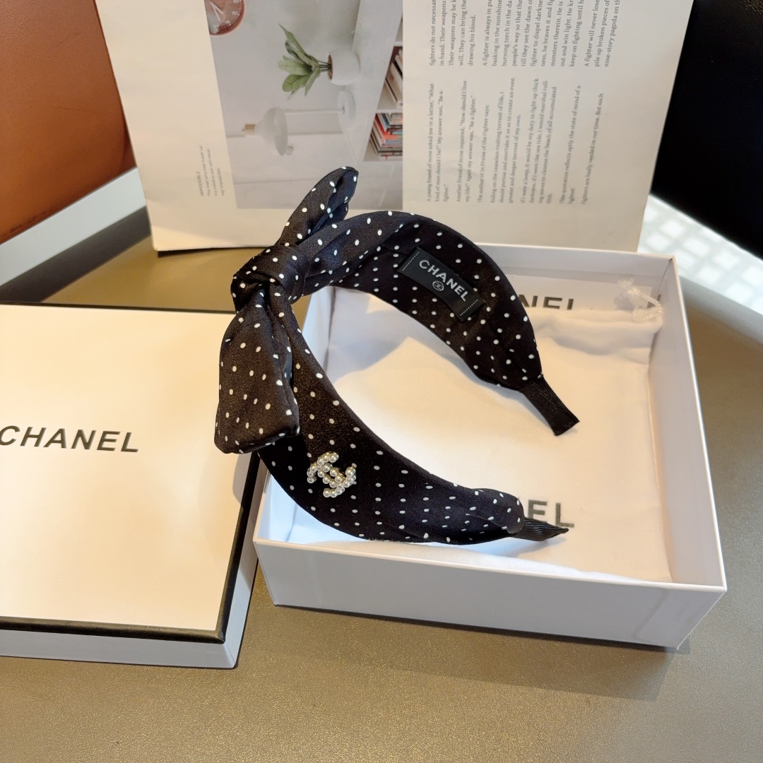 配包装
CHANEL（香奈儿）新款精美波点蝴蝶结发箍，复古网红头箍 搭配高端材质，超精致，时尚高级感百搭