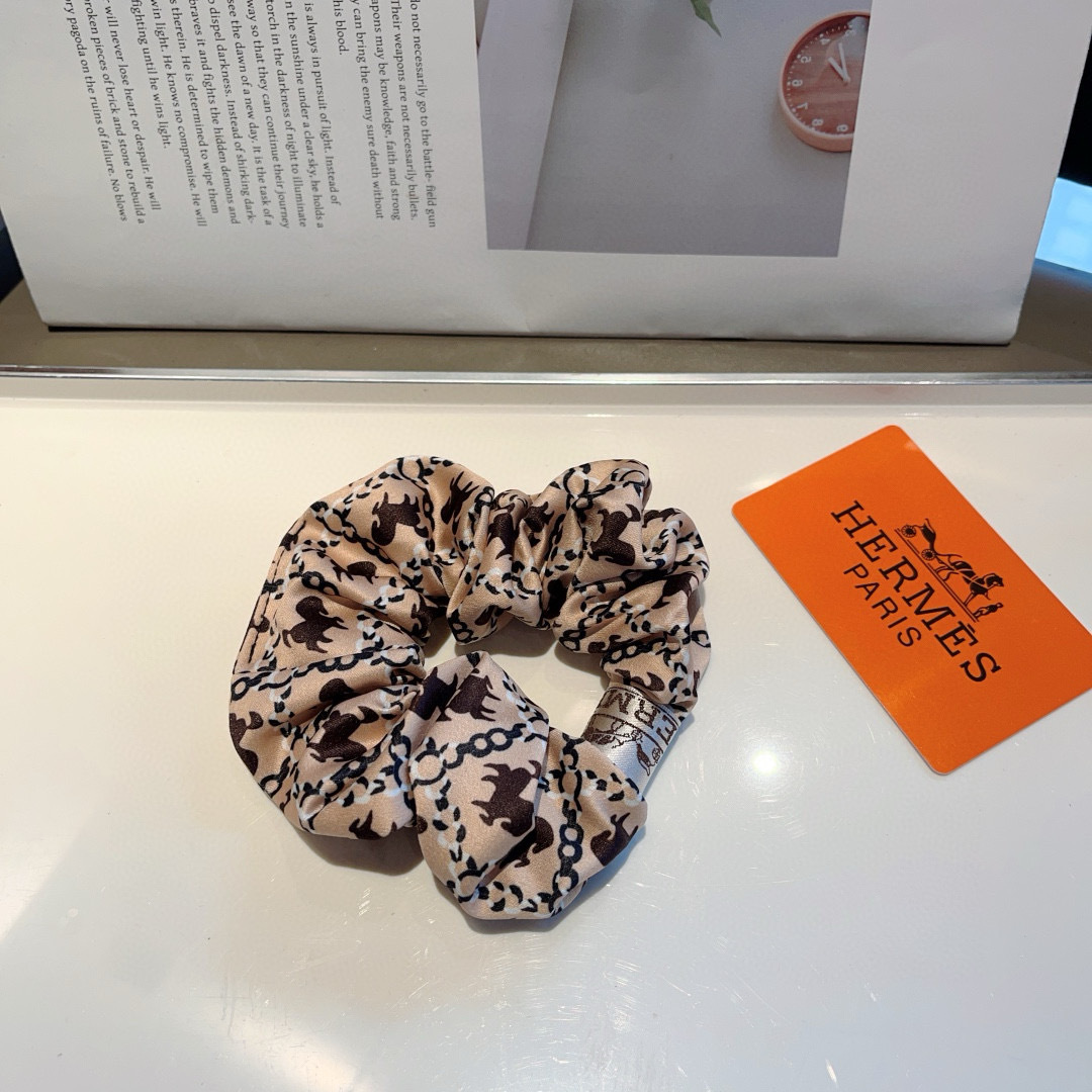 配包装
HERMES （爱马仕）进口大肠圈皮筋、真丝缎面名媛发绳头绳百搭款、细节全部实拍 特制面料非常显