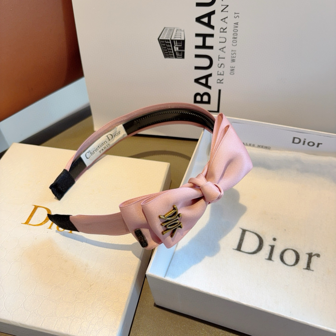 配包装
Dior（迪奥） 新款宽边高级感大牌发箍, 网红爆款带齿防滑头箍、让你的魅力绽放 清新淑女范让时