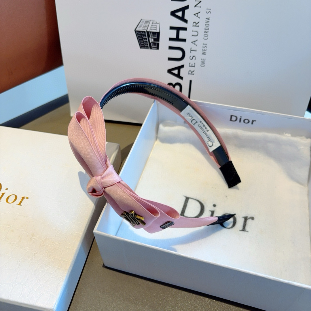 配包装
Dior（迪奥） 新款宽边高级感大牌发箍, 网红爆款带齿防滑头箍、让你的魅力绽放 清新淑女范让时