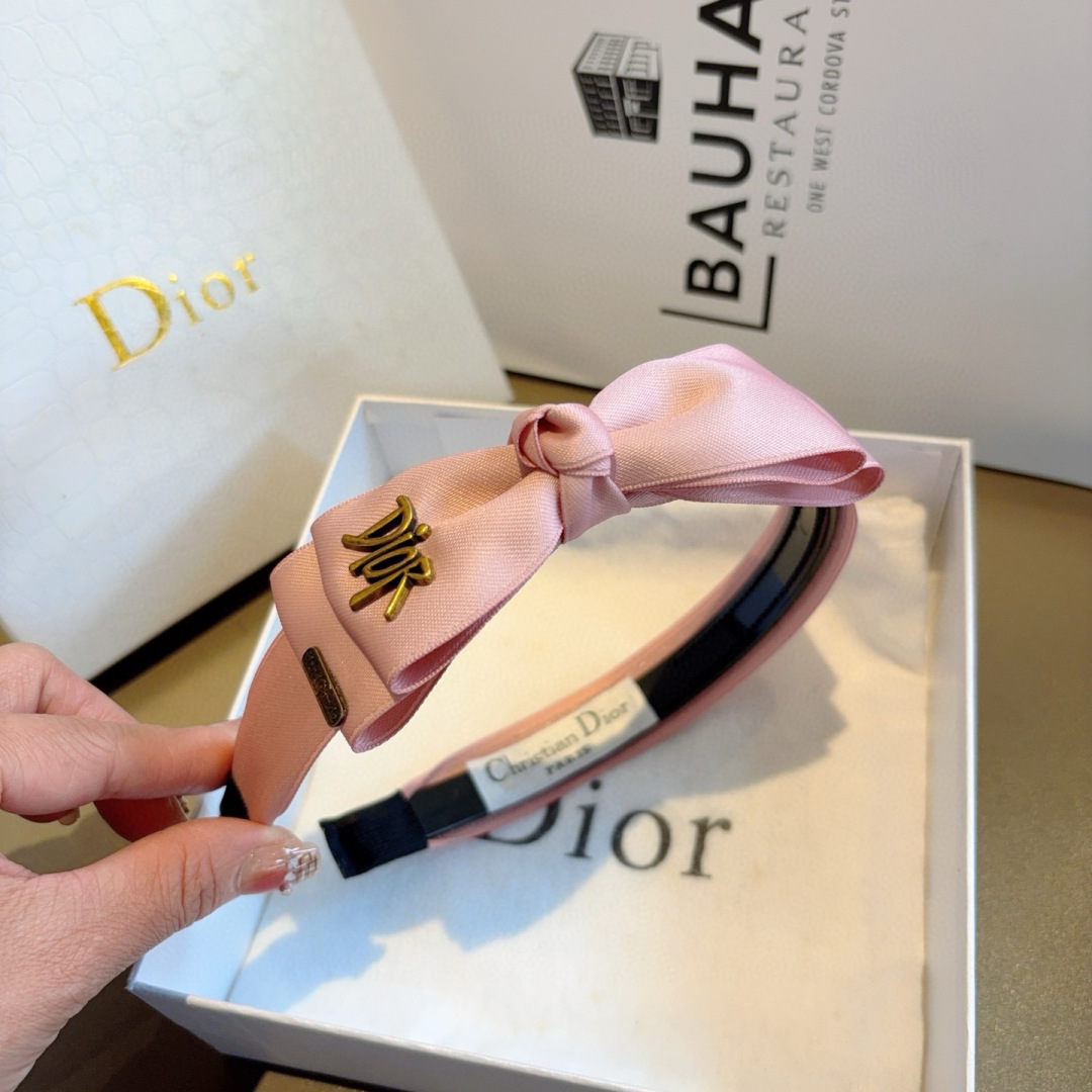 配包装
Dior（迪奥） 新款宽边高级感大牌发箍, 网红爆款带齿防滑头箍、让你的魅力绽放 清新淑女范让时