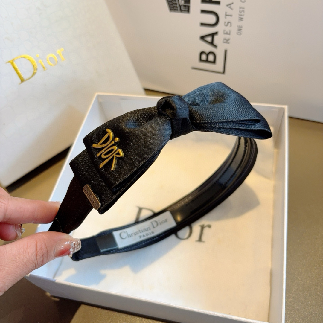 配包装
Dior（迪奥） 新款宽边高级感大牌发箍, 网红爆款带齿防滑头箍、让你的魅力绽放 清新淑女范让时
