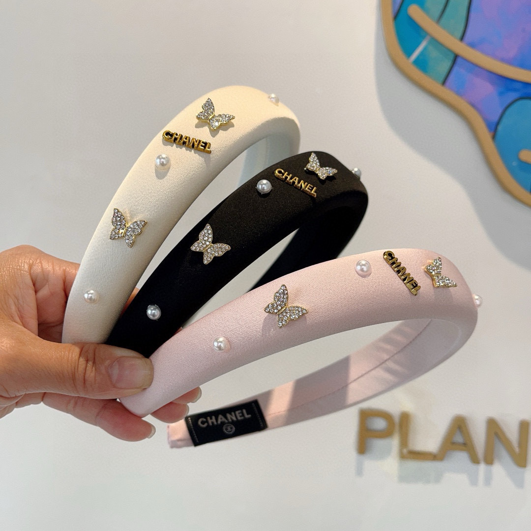 配包装
CHANEL（香奈儿）新款精美字母发箍，复古网红爆款头箍 搭配高端材质，超精致，时尚高级感百搭款