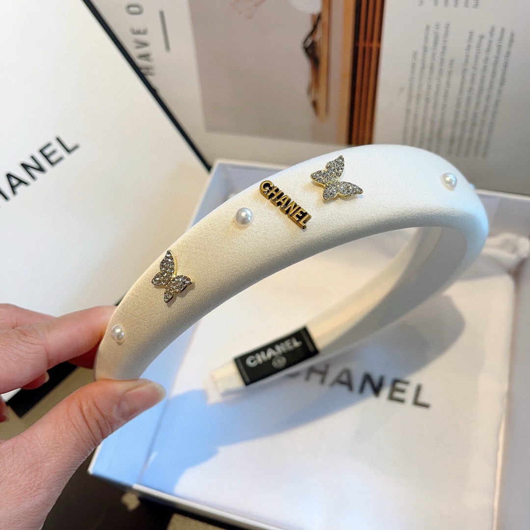 配包装
CHANEL（香奈儿）新款精美字母发箍，复古网红爆款头箍 搭配高端材质，超精致，时尚高级感百搭款