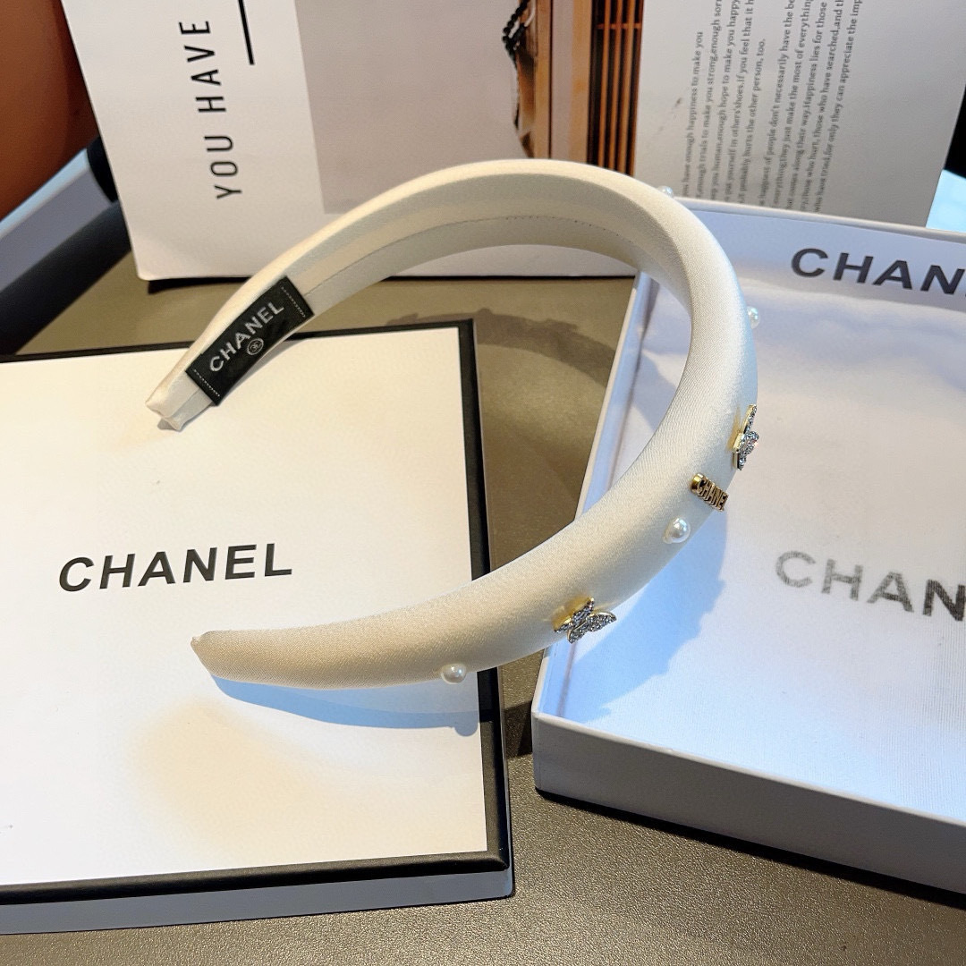 配包装
CHANEL（香奈儿）新款精美字母发箍，复古网红爆款头箍 搭配高端材质，超精致，时尚高级感百搭款
