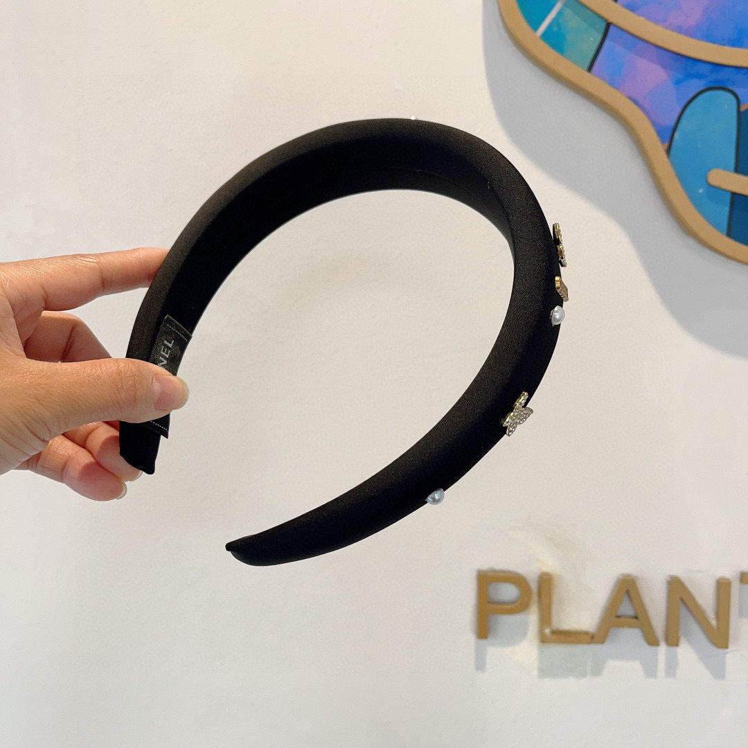 配包装
CHANEL（香奈儿）新款精美字母发箍，复古网红爆款头箍 搭配高端材质，超精致，时尚高级感百搭款