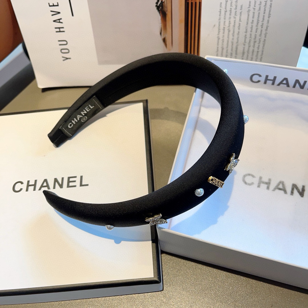 配包装
CHANEL（香奈儿）新款精美字母发箍，复古网红爆款头箍 搭配高端材质，超精致，时尚高级感百搭款