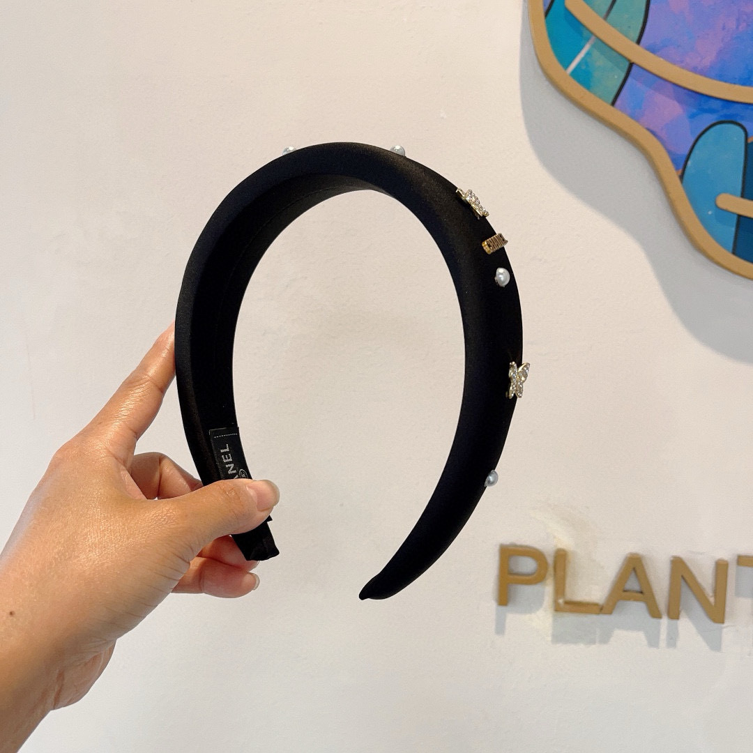 配包装
CHANEL（香奈儿）新款精美字母发箍，复古网红爆款头箍 搭配高端材质，超精致，时尚高级感百搭款