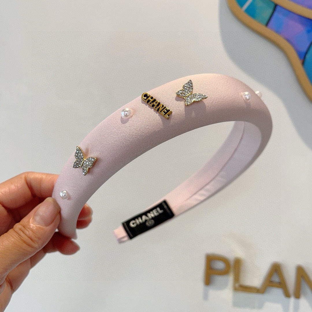 配包装
CHANEL（香奈儿）新款精美字母发箍，复古网红爆款头箍 搭配高端材质，超精致，时尚高级感百搭款