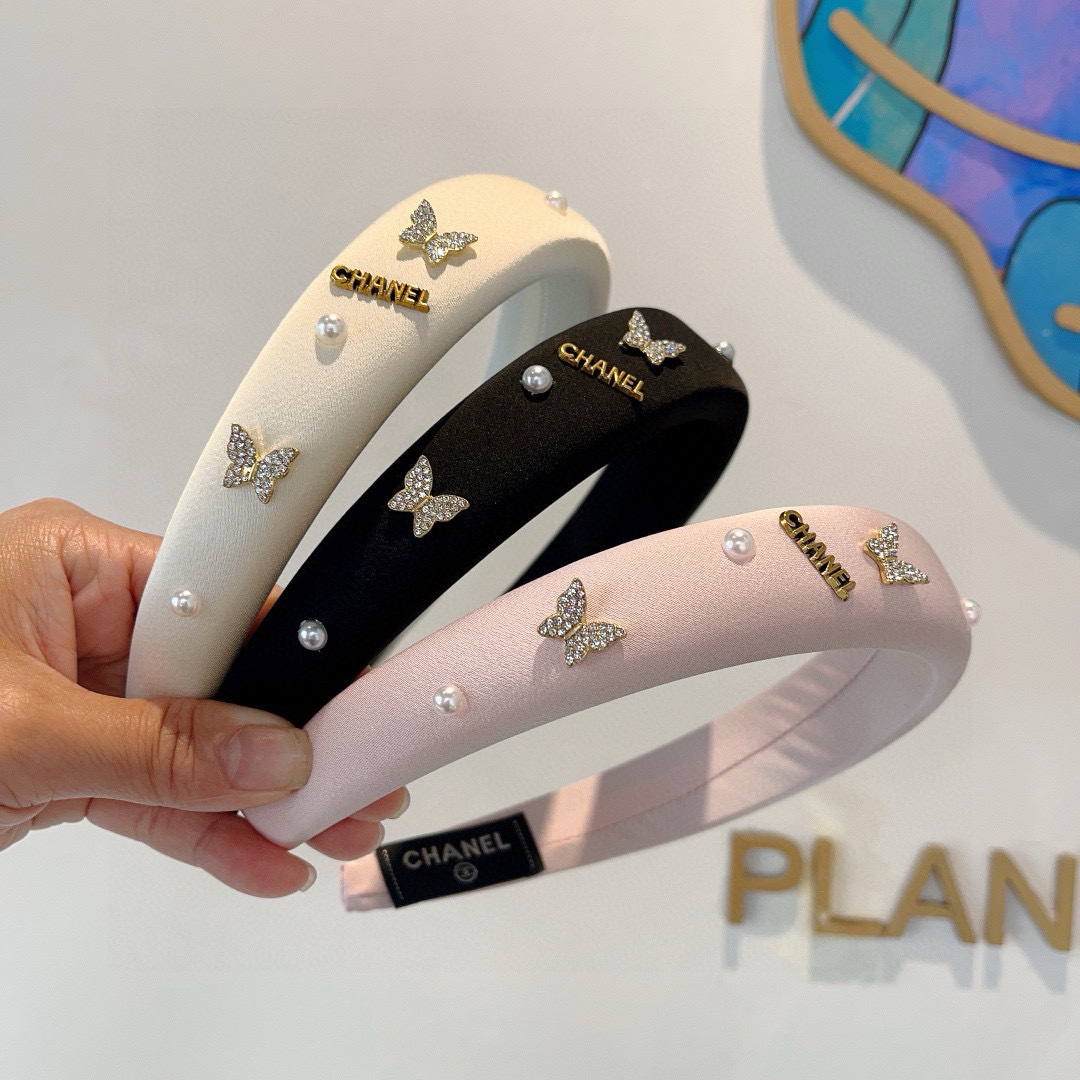 配包装
CHANEL（香奈儿）新款精美字母发箍，复古网红爆款头箍 搭配高端材质，超精致，时尚高级感百搭款