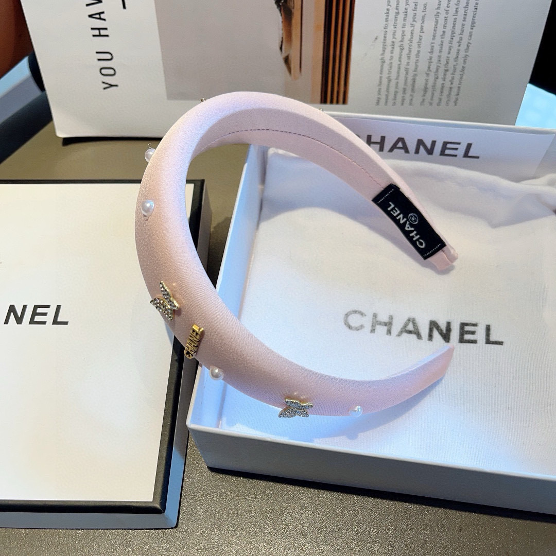 配包装
CHANEL（香奈儿）新款精美字母发箍，复古网红爆款头箍 搭配高端材质，超精致，时尚高级感百搭款