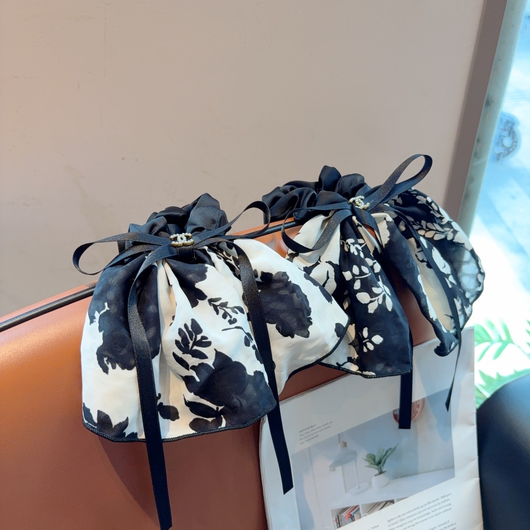 配包装
CHANEL （香奈儿）字母飘带马尾发圈 蝴蝶结肠圈，高档韩版皮筋，经典花型设计， 高端大气，名