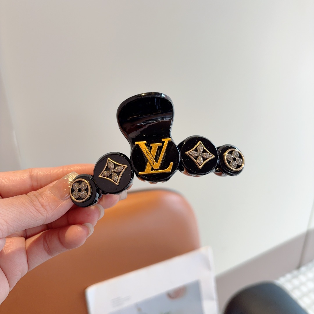 配包装 （单个）
LV（路易威登）新款网红手工抓夹，高级感字母简约复古发夹原单货，简约百搭，潮女必备品