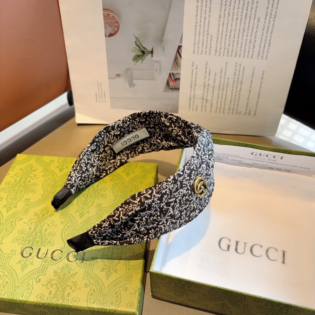 配包装
Gucci古奇 网红经典新款发箍，女神必备单品头箍，非常百搭，时尚潮流款！