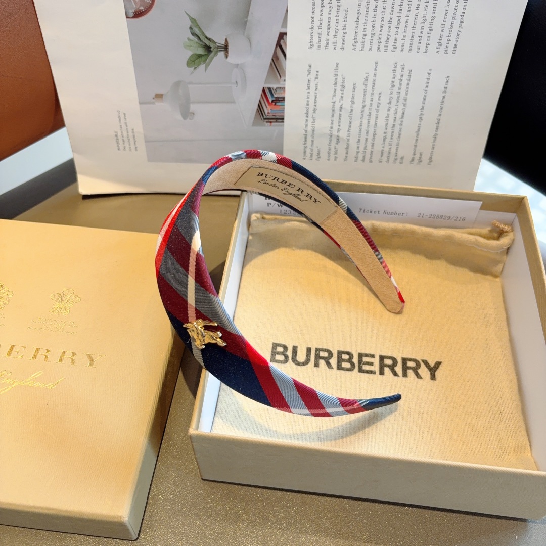 配包装
巴宝莉BURBERRY 新款宽边发箍，客供面料 🎀细节全部实拍！非常耐看又百搭、适合各种场合搭配