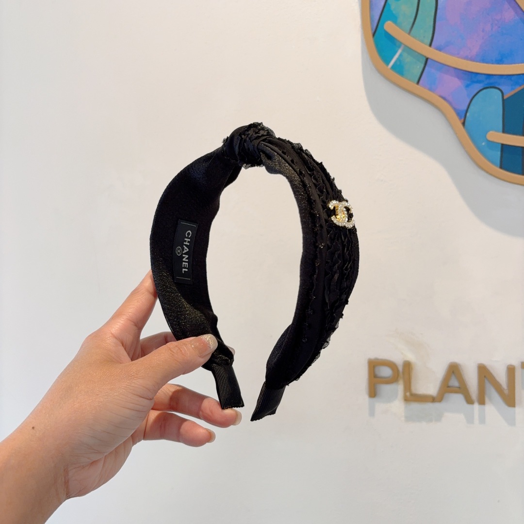 配包装
CHANEL（香奈儿）韩国新品小清新发箍，佩戴舒适无压力，造型搭配必备！时尚外出百搭款发饰！