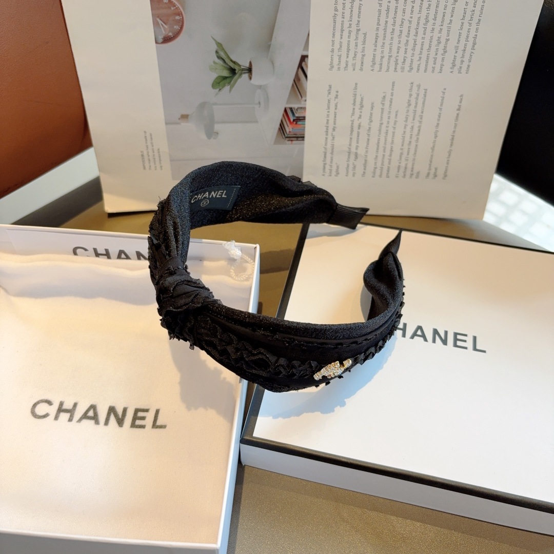 配包装
CHANEL（香奈儿）韩国新品小清新发箍，佩戴舒适无压力，造型搭配必备！时尚外出百搭款发饰！