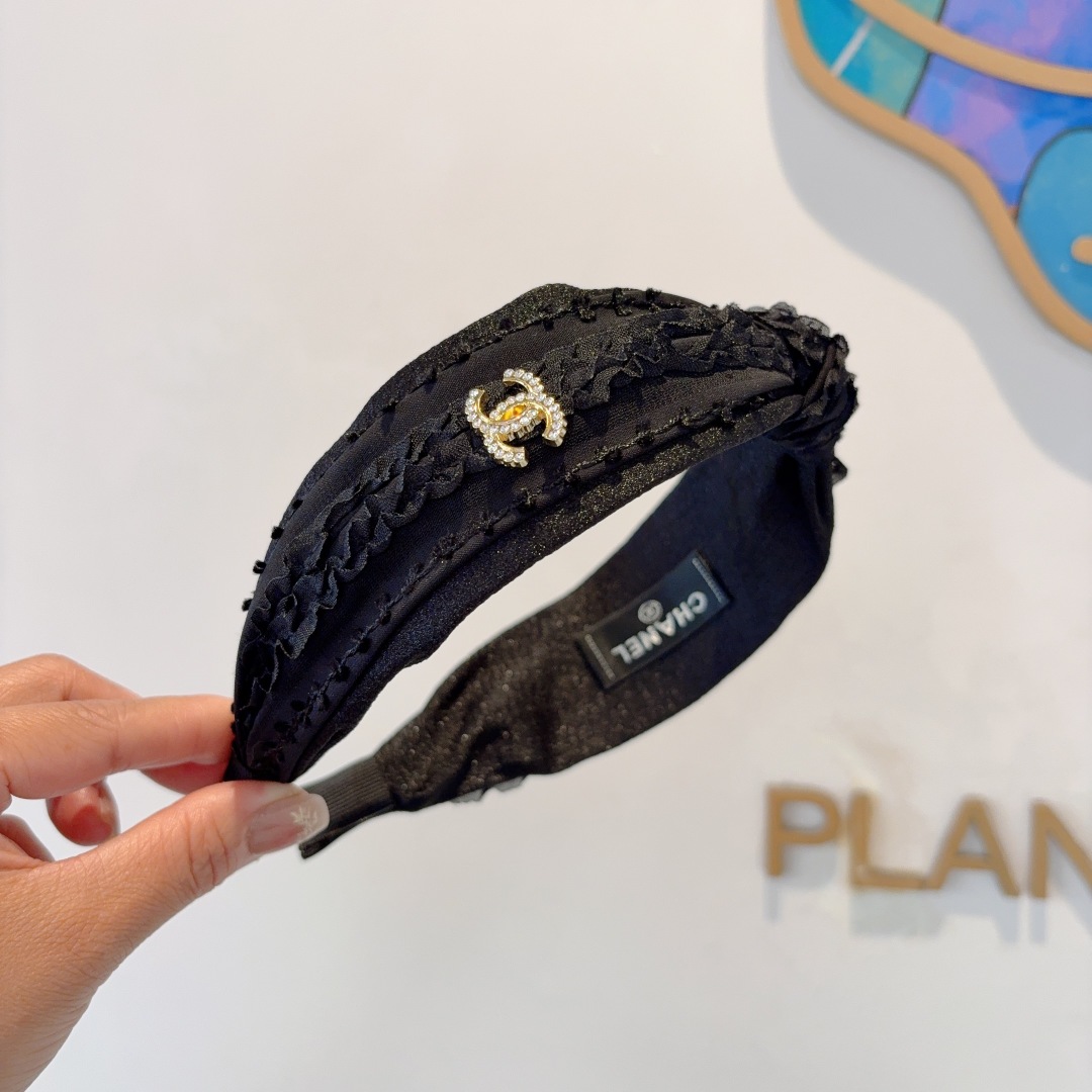 配包装
CHANEL（香奈儿）韩国新品小清新发箍，佩戴舒适无压力，造型搭配必备！时尚外出百搭款发饰！
