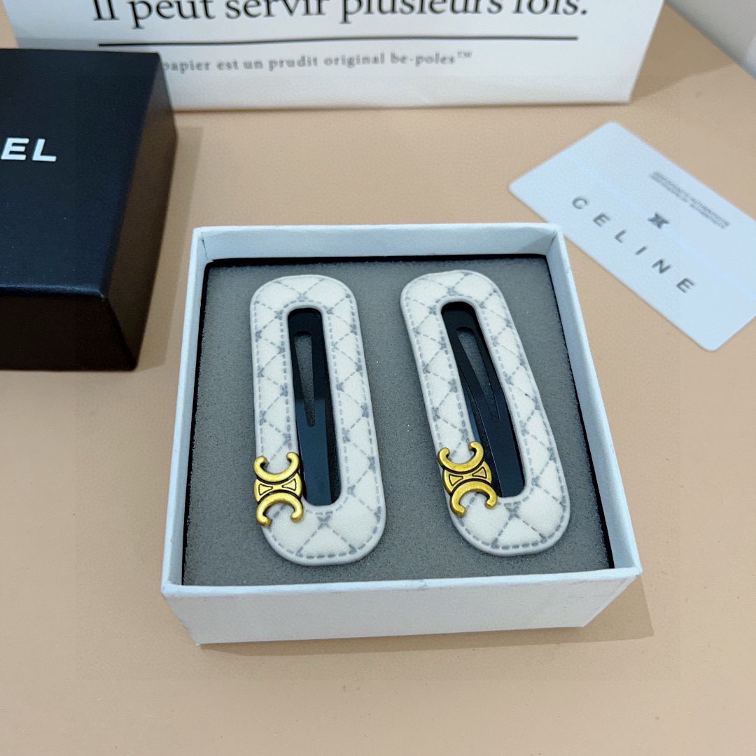 配包装（一对）
CELINE（赛琳） 凯旋门新款发夹，经典BB夹，刘海夹 超精致，转图必爆哈！专柜出货