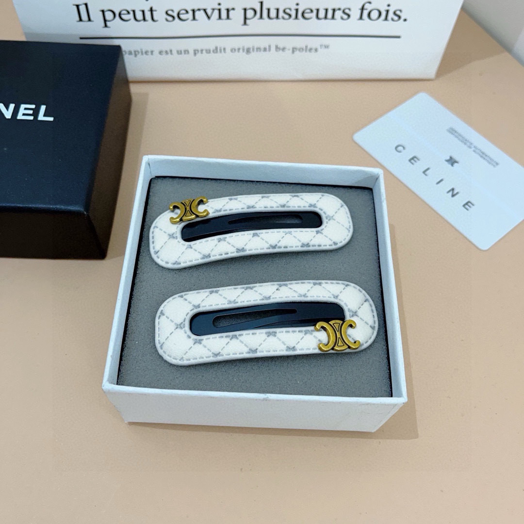 配包装（一对）
CELINE（赛琳） 凯旋门新款发夹，经典BB夹，刘海夹 超精致，转图必爆哈！专柜出货