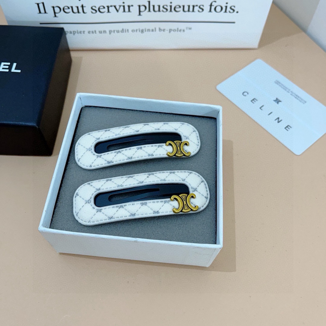 配包装（一对）
CELINE（赛琳） 凯旋门新款发夹，经典BB夹，刘海夹 超精致，转图必爆哈！专柜出货