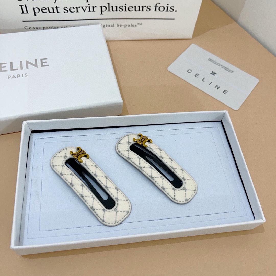 配包装（一对）
CELINE（赛琳） 凯旋门新款发夹，经典BB夹，刘海夹 超精致，转图必爆哈！专柜出货