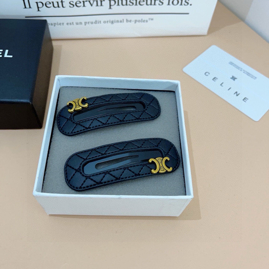 配包装（一对）
CELINE（赛琳） 凯旋门新款发夹，经典BB夹，刘海夹 超精致，转图必爆哈！专柜出货