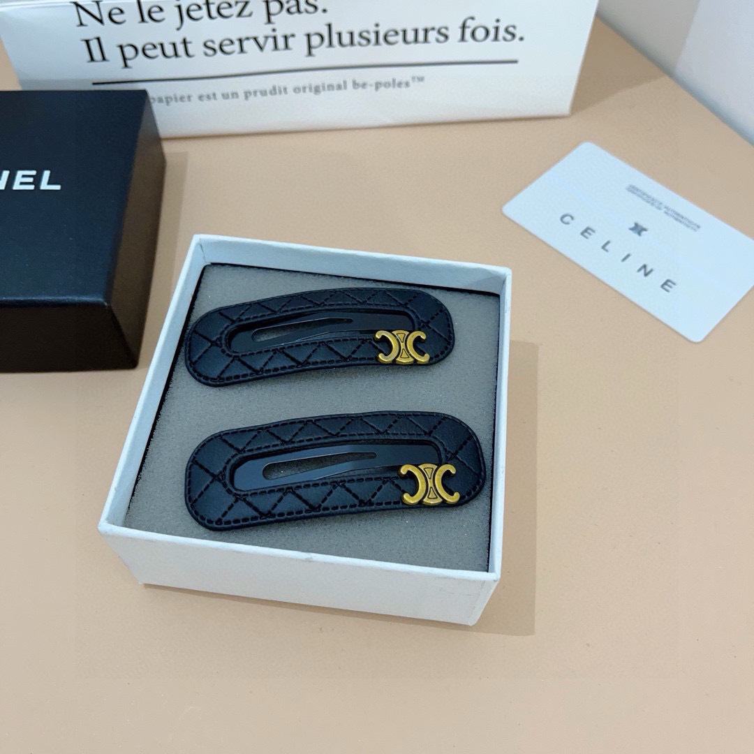 配包装（一对）
CELINE（赛琳） 凯旋门新款发夹，经典BB夹，刘海夹 超精致，转图必爆哈！专柜出货