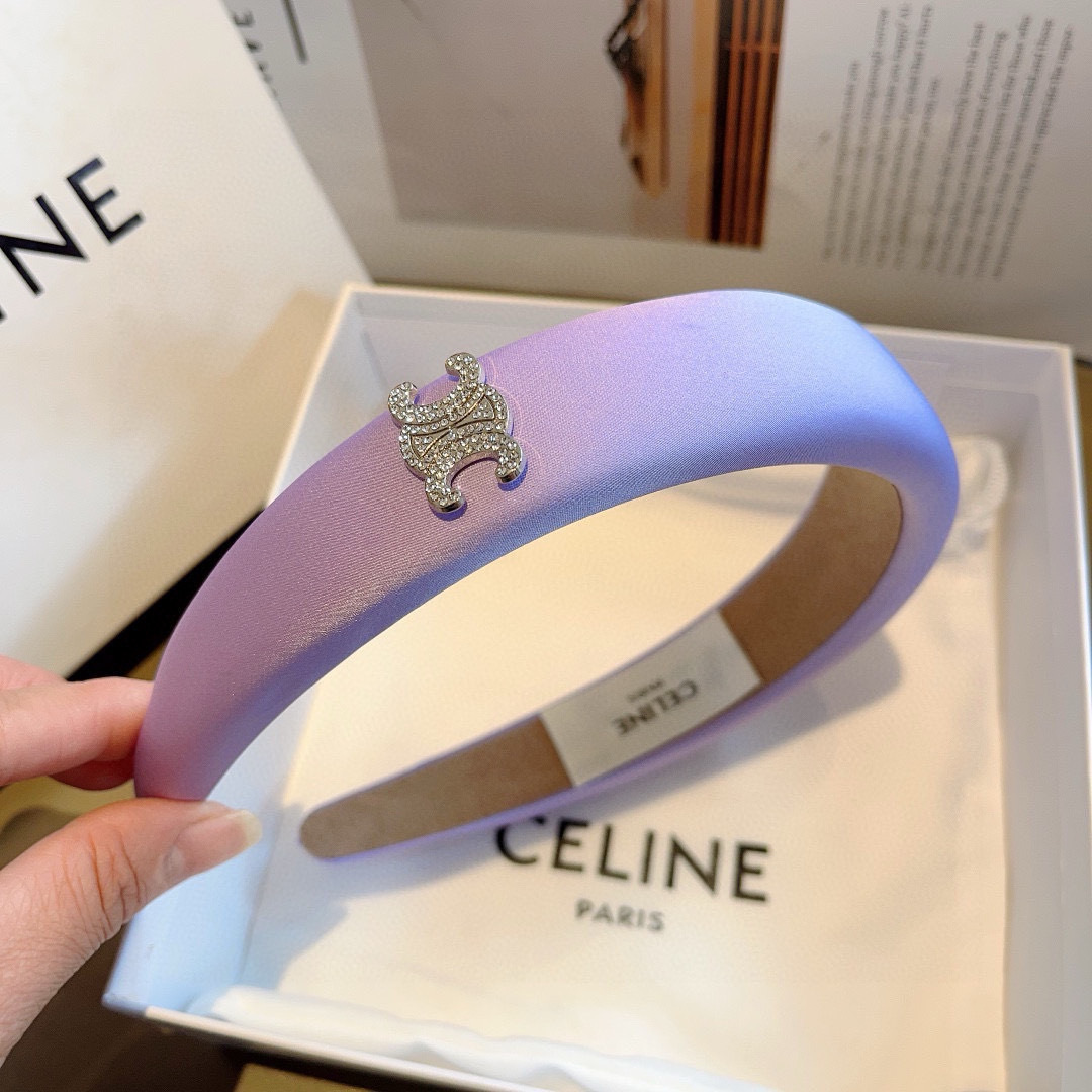配包装
CELINE（赛琳）网红款海绵缎面发箍 佩戴舒适无压力，造型搭配必备！非常时尚百搭！女神必备头箍