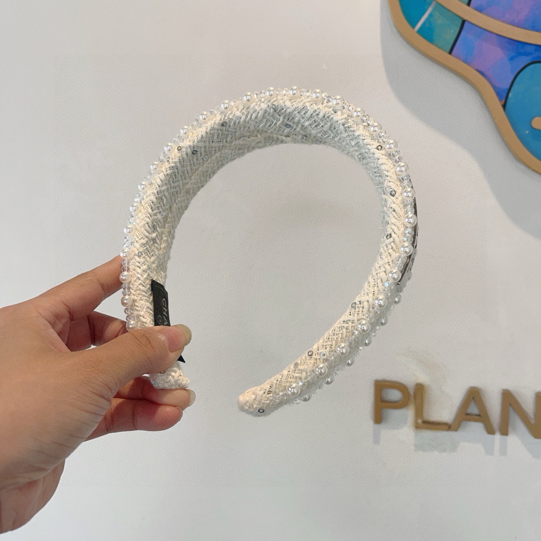 配包装
CHANEL（香奈儿）韩国新品小清新珍珠发箍，佩戴舒适无压力，造型搭配必备！时尚外出百搭款发饰！