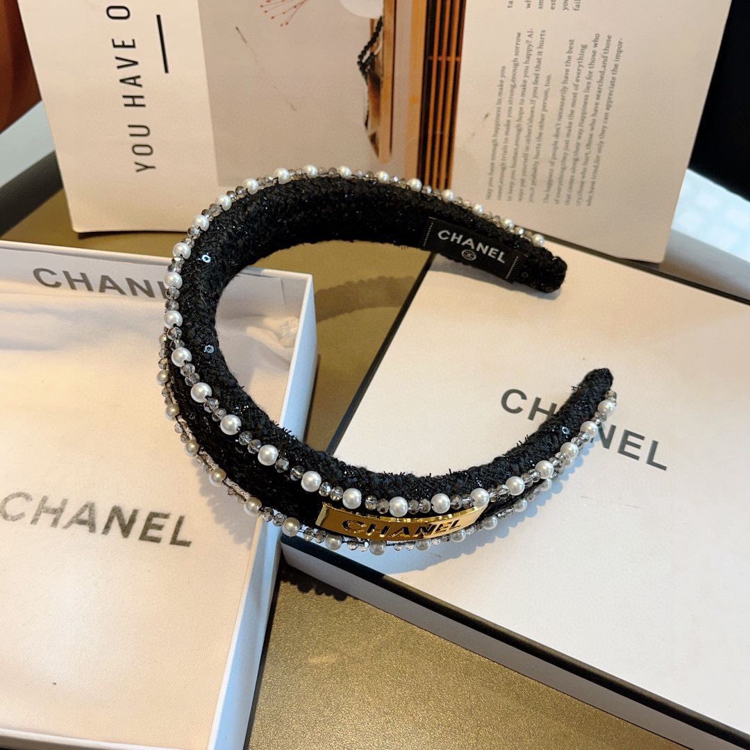 配包装
CHANEL（香奈儿）韩国新品小清新珍珠发箍，佩戴舒适无压力，造型搭配必备！时尚外出百搭款发饰！