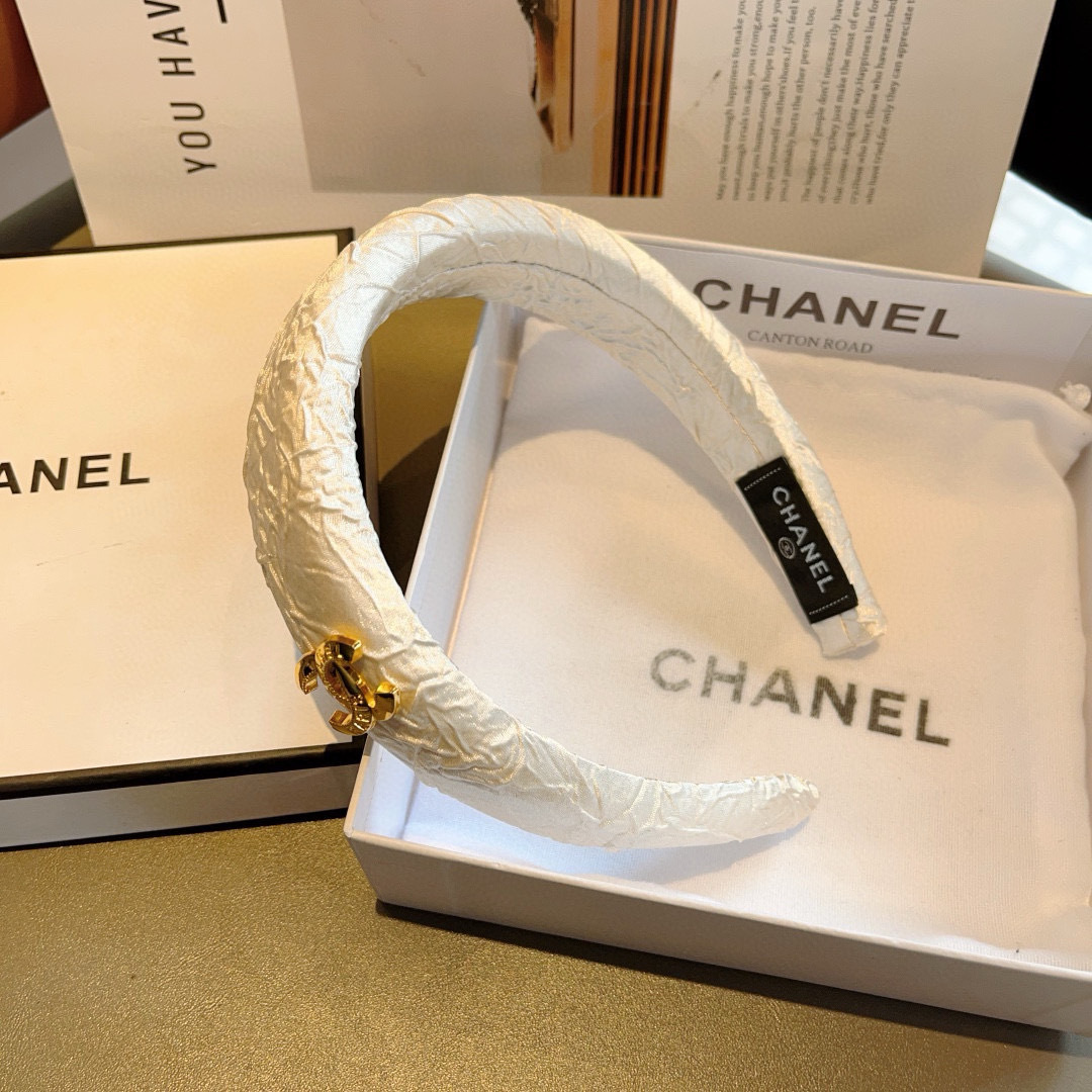 配包装
CHANEL（香奈儿）最新款小香发箍，新品巨显脸小头箍，网红爆款推荐 搭配高端双Ｃlogo ，超