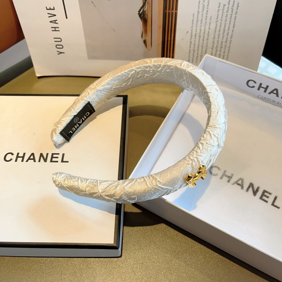 配包装
CHANEL（香奈儿）最新款小香发箍，新品巨显脸小头箍，网红爆款推荐 搭配高端双Ｃlogo ，超