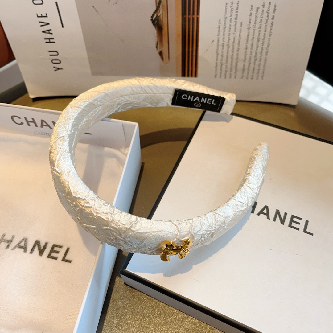配包装
CHANEL（香奈儿）最新款小香发箍，新品巨显脸小头箍，网红爆款推荐 搭配高端双Ｃlogo ，超