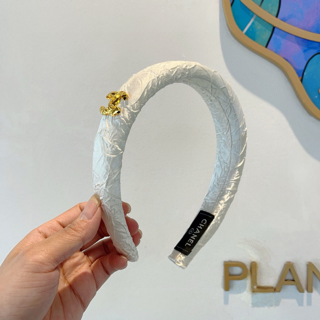 配包装
CHANEL（香奈儿）最新款小香发箍，新品巨显脸小头箍，网红爆款推荐 搭配高端双Ｃlogo ，超