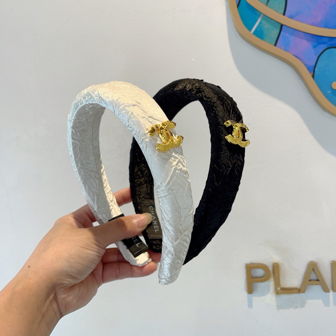 配包装
CHANEL（香奈儿）最新款小香发箍，新品巨显脸小头箍，网红爆款推荐 搭配高端双Ｃlogo ，超