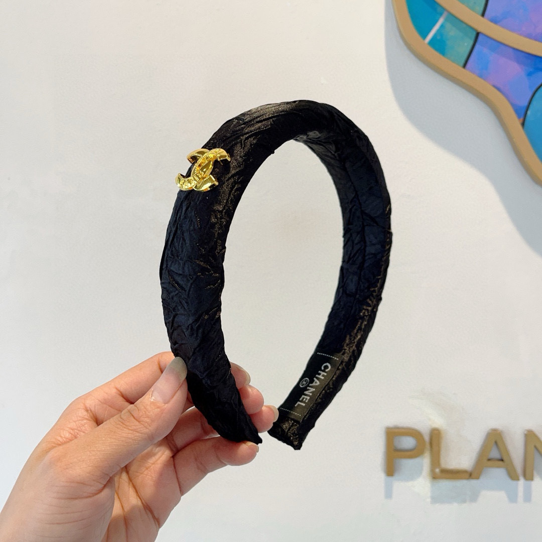 配包装
CHANEL（香奈儿）最新款小香发箍，新品巨显脸小头箍，网红爆款推荐 搭配高端双Ｃlogo ，超