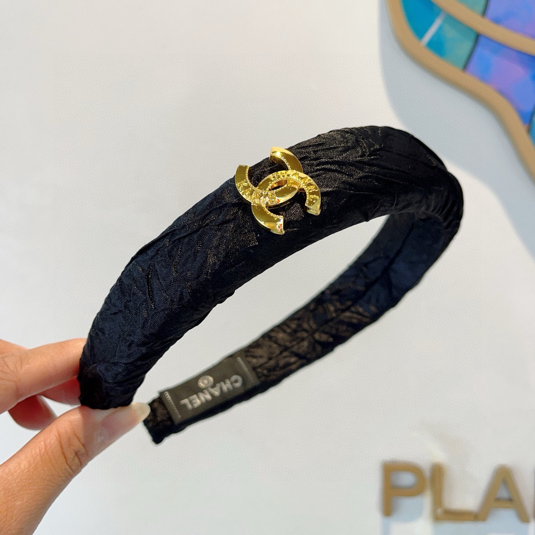 配包装
CHANEL（香奈儿）最新款小香发箍，新品巨显脸小头箍，网红爆款推荐 搭配高端双Ｃlogo ，超