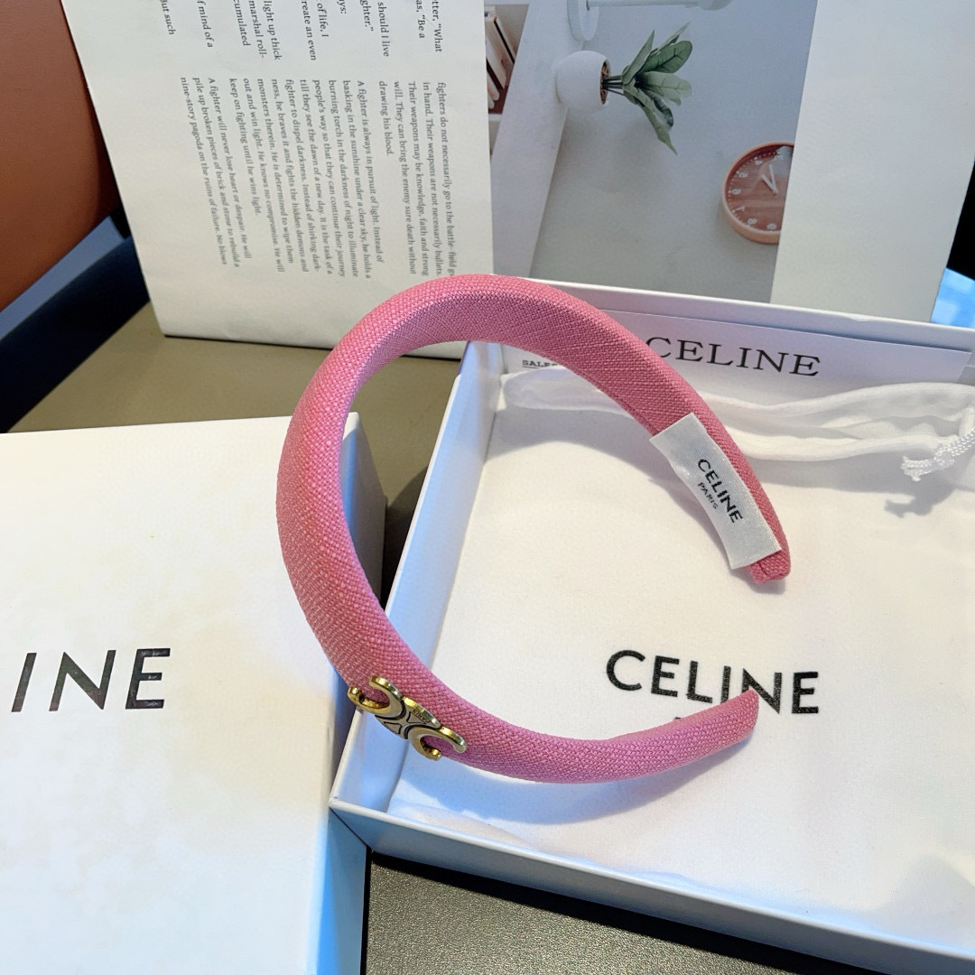 配包装
CELINE（赛琳）经典新款螺纹发箍，女神必备头箍，非常舒时尚百搭，舒适潮流款！