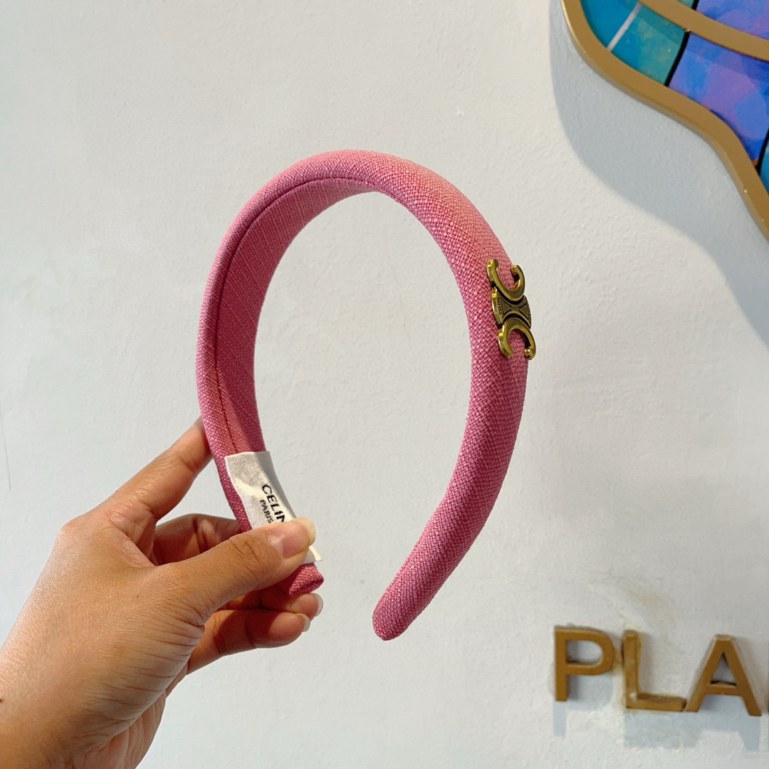 配包装
CELINE（赛琳）经典新款螺纹发箍，女神必备头箍，非常舒时尚百搭，舒适潮流款！