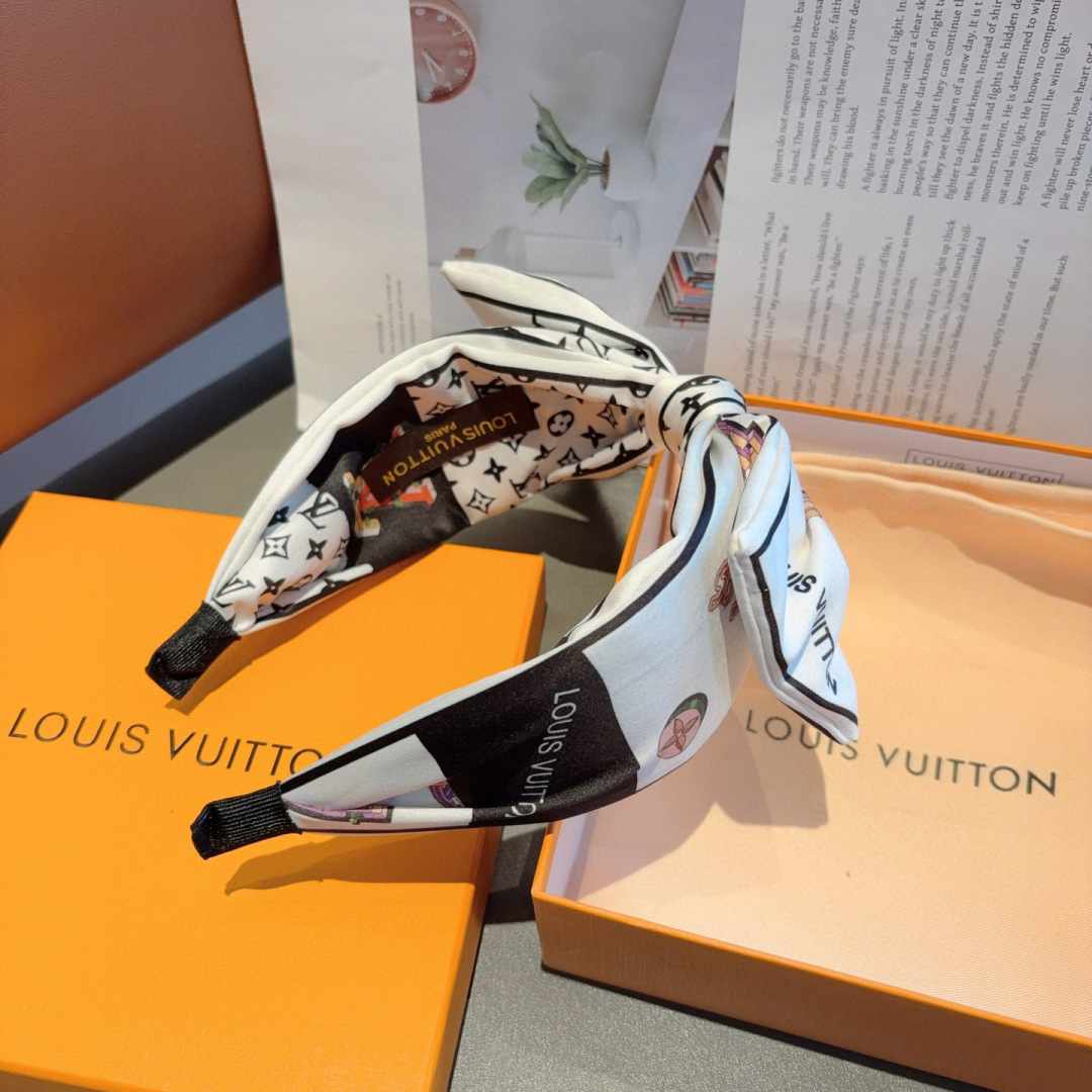 配包装
LV 路易威登 火爆新款宽版蝴蝶结发箍，时尚头箍，专柜最最新款来袭💕时尚百搭，女神必入  ！