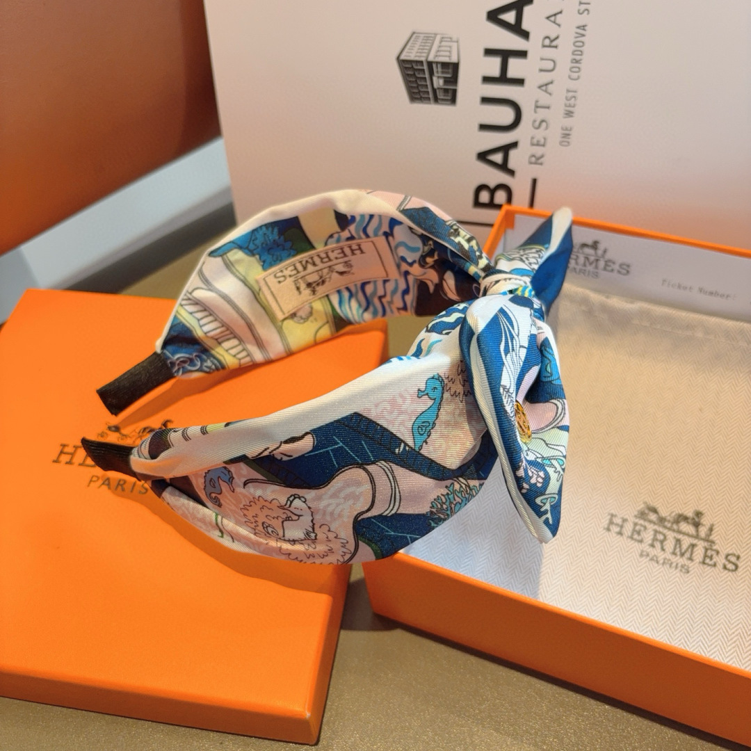 配包装
Hermes（爱马仕）  火爆定制款蝴蝶结发箍，网红同款头箍、  进口真丝面料， 出口订单、细节